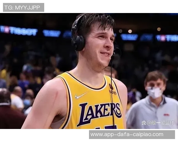 小里弗斯称赞克莱传奇地位现阶段只为热爱篮球而战